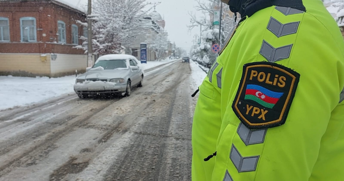DYP: Müşahidə olunan qarlı və şaxtalı hava avtomobil yollarında hərəkəti çətinləşdirir