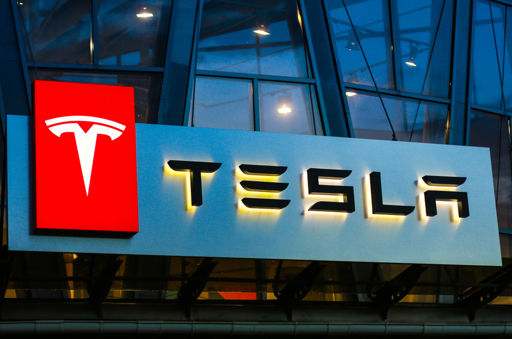 "Tesla" elektromobil satışlarında liderliyini itirib