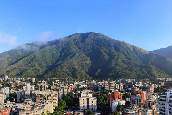Venesueladakı vəziyyətə görə minlərlə turist Karib dənizində qalıb
