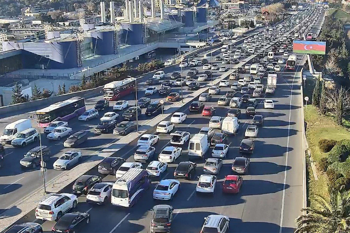 Bakıda sıxlıq müşahidə olunan yollar açıqlanıb - YENİLƏNİB