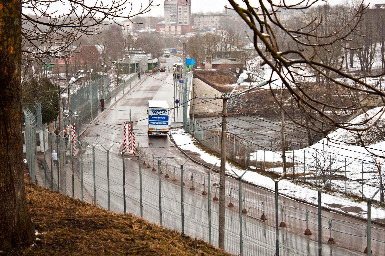 Estoniya Rusiya ilə sərhəddə hasar tikir