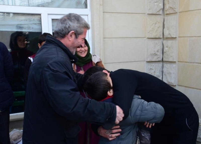Narkotikə görə tutulmuş müğənni azadlığa buraxıldı - FOTO
