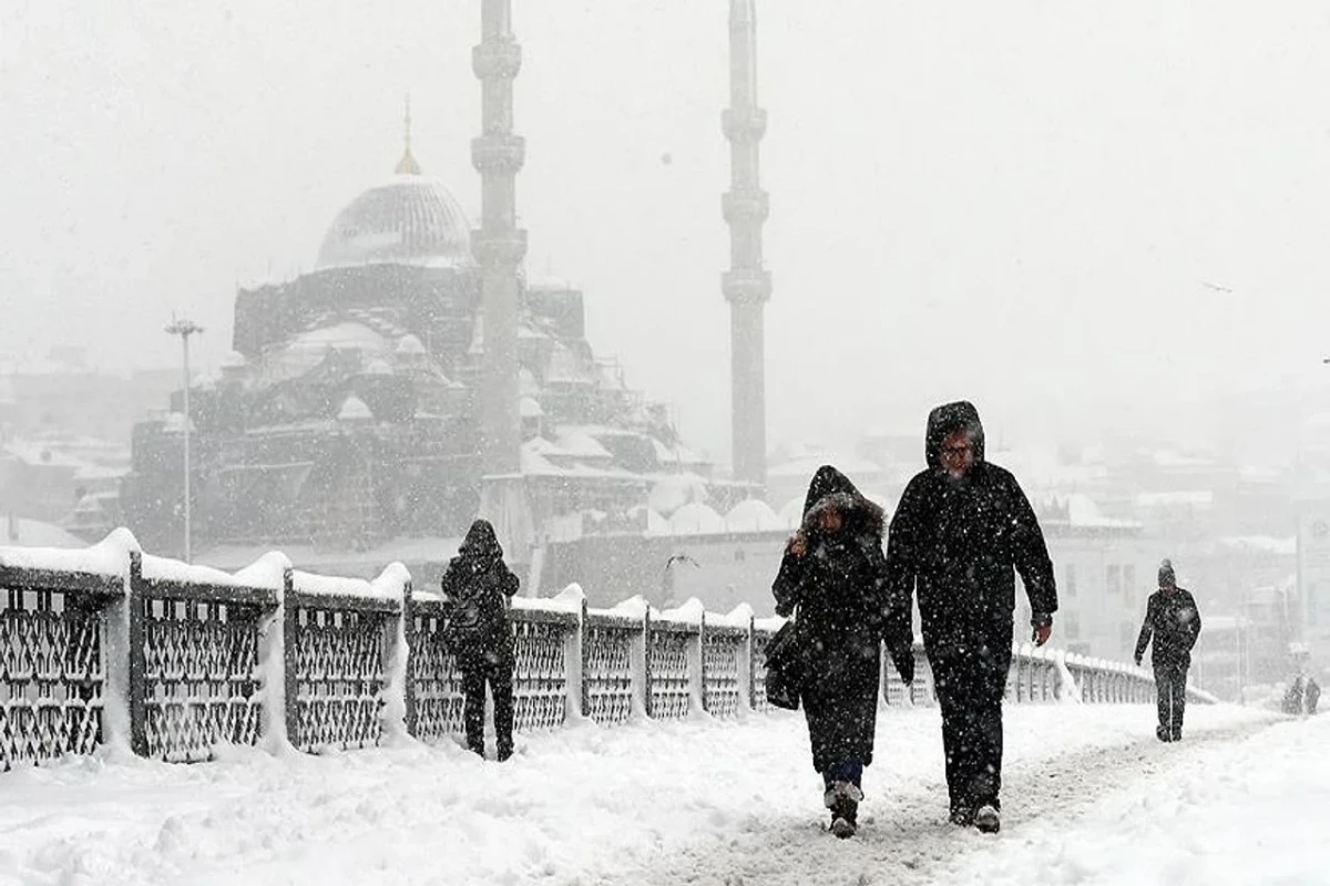 İstanbulda qeyri-sabit hava şəraiti ilə əlaqədar məktəblərdə tətil elan edilib