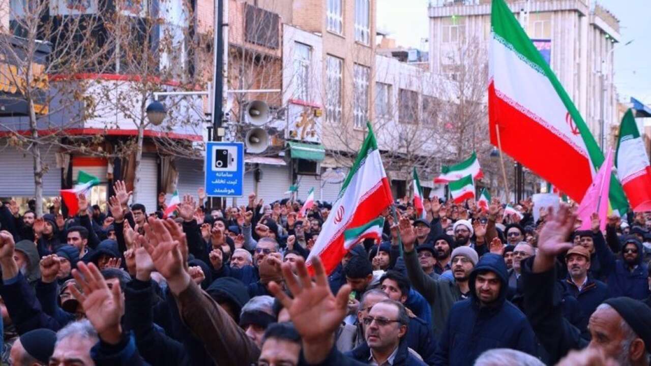 İranda etiraz aksiyalarında ölənlərin sayı artdıqca bəzi məhdudiyyətlər yumşaldılır