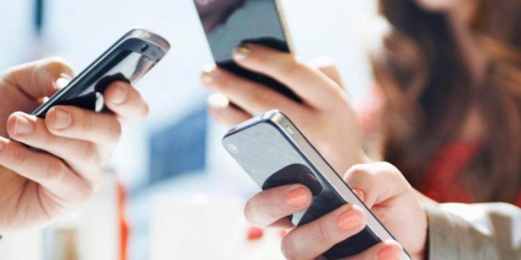 Azərbaycanda mobil rabitə gəlirləri ötən il 5 %-ə yaxın artıb