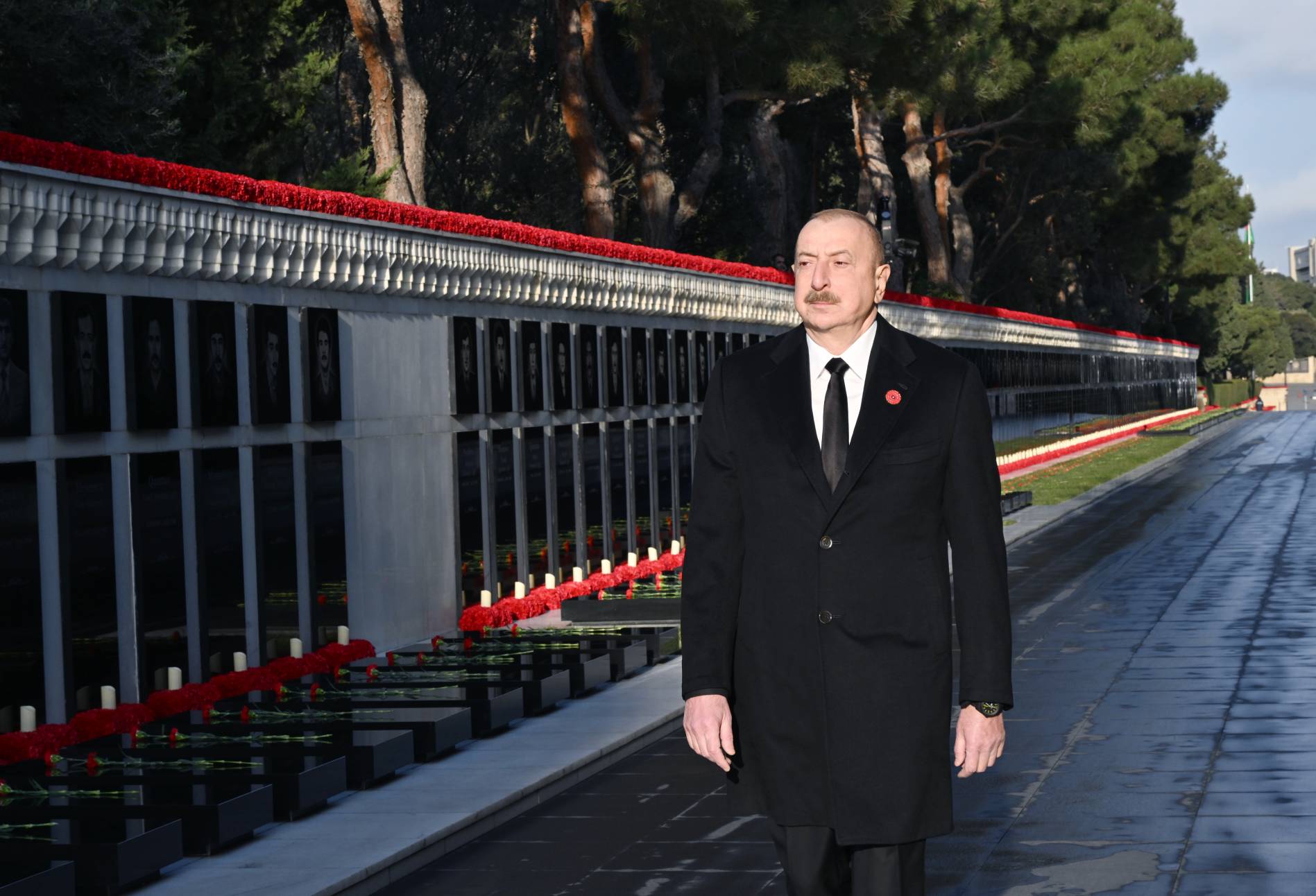 Prezident Şəhidlər xiyabanını ziyarətinə dair videoçarx paylaşıb