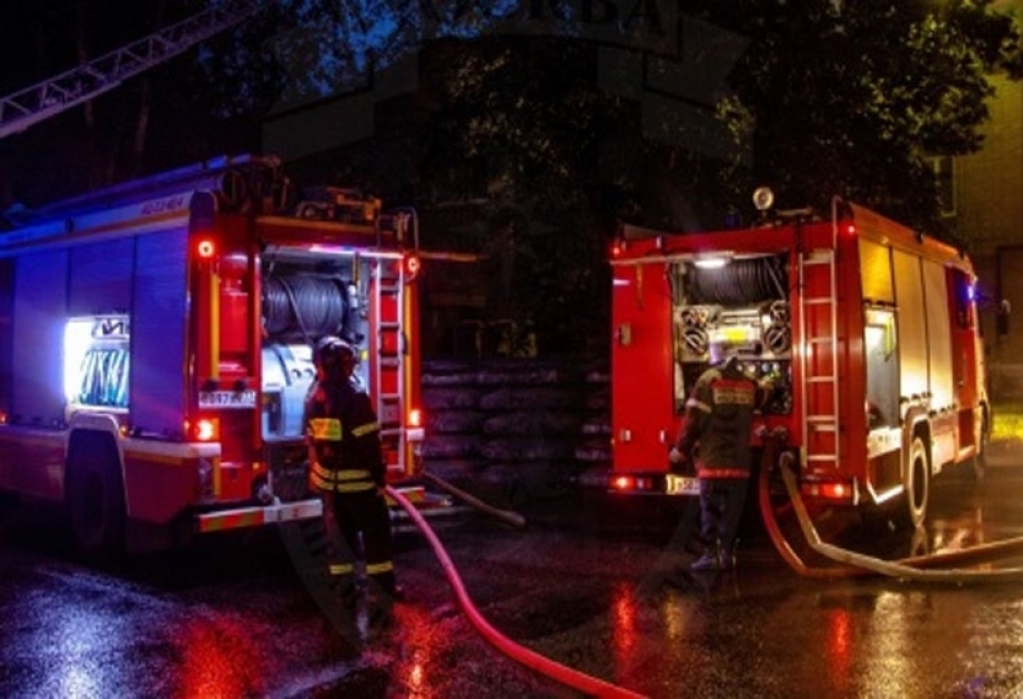 Yevlaxda beşotaqlı ev yanıb
