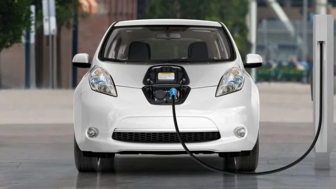 Azərbaycanın elektrikli avtomobil idxalına çəkdiyi xərc 48%-dən azaldı