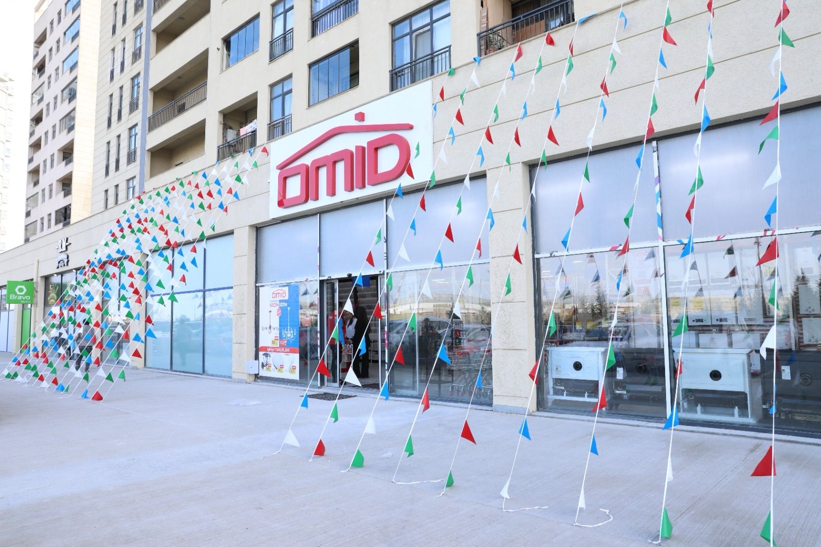 OMİD Mağazalar Şəbəkəsi borca düşüb