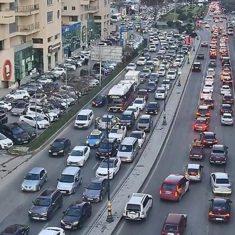 Paytaxtın sıxlıq müşahidə olunan küçələri - SİYAHI