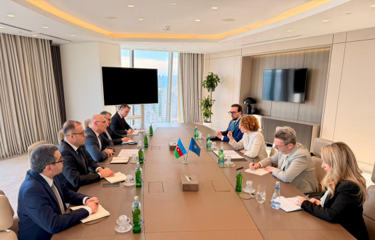 Elçin Əmirbəyov NATO Baş katibin müavini ilə Bakı-İrəvan sülh prosesini müzakirə edib