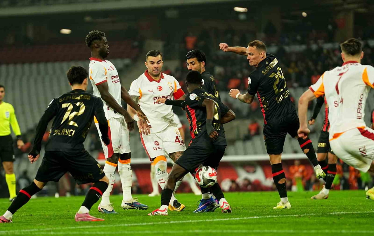 "Qalatasaray" "Karagümrük"ü 3 qolla məğlub etdi