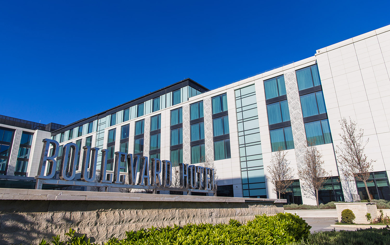 “Boulevard Hotel”də ofisiant öldürüldü - İş yoldaşı tutuldu