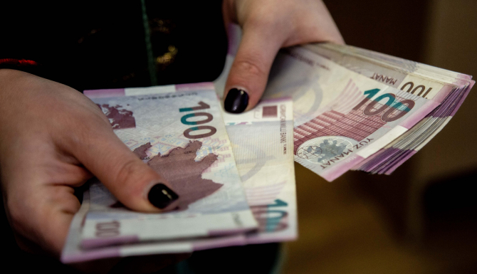 Sektorlar üzrə minimum əməkhaqqının müəyyənləşdirilməsi təklif edilir: kimlərin maaşı arta bilər?