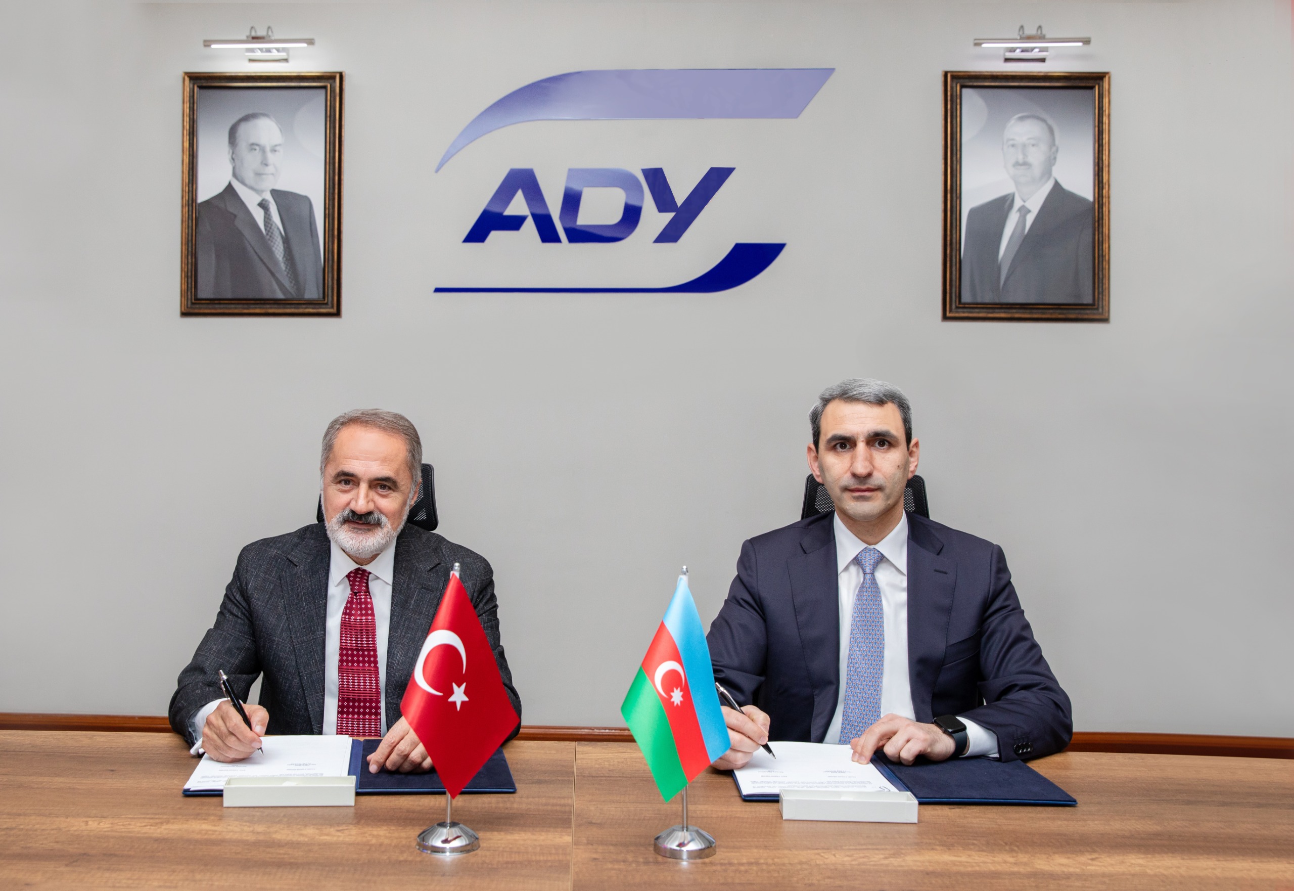Azərbaycan və Türkiyə dəmir yolları Anlaşma Memorandumu imzalayıb