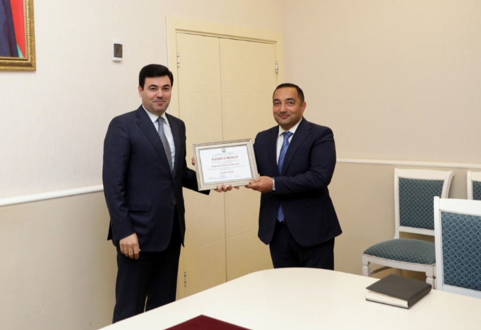 İcra başçısı bir neçə ay əvvəl təltif etdiyi müavinini işdən çıxardı