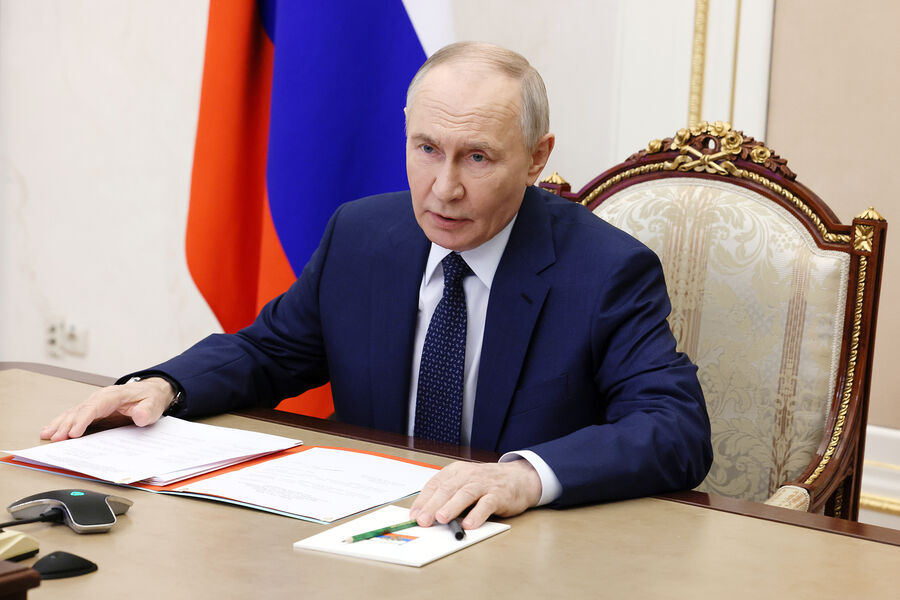 Putin İranın Ali Milli Təhlükəsizlik Şurasının katibini qəbul edib