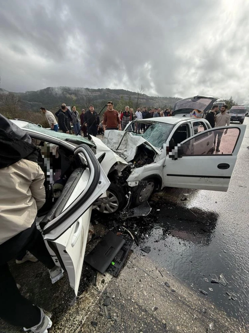 Antalyada növbəti yol qəzası olub, 6 nəfər ölüb