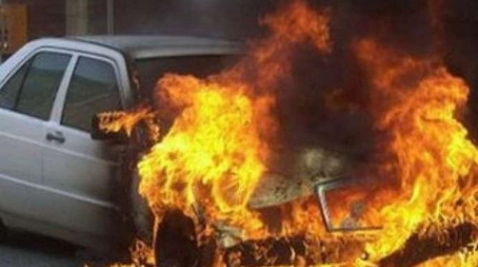 Bakıda “Mercedes” markalı minik avtomobili yanıb