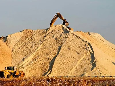 Alimlər ilk dəfə səhra qumunu tikinti materialına çeviriblər