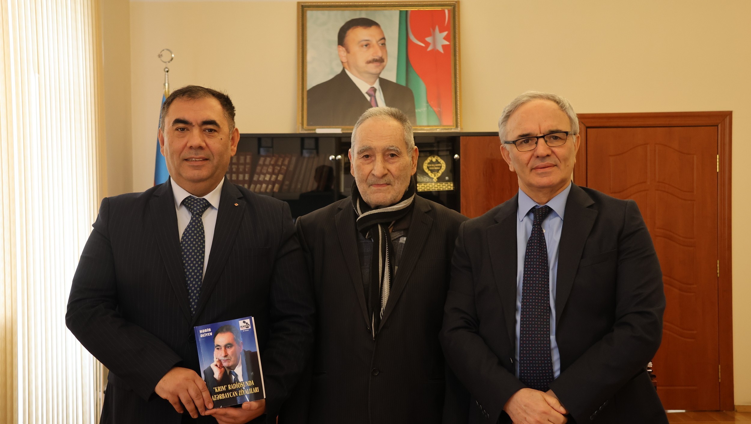 “Xalq” qəzetində keçirilən görüşdə Veysəloğlu Şirkətlər Qrupu tərəfindən qocaman jurnalistə dəstək ifadə edilib - FOTO