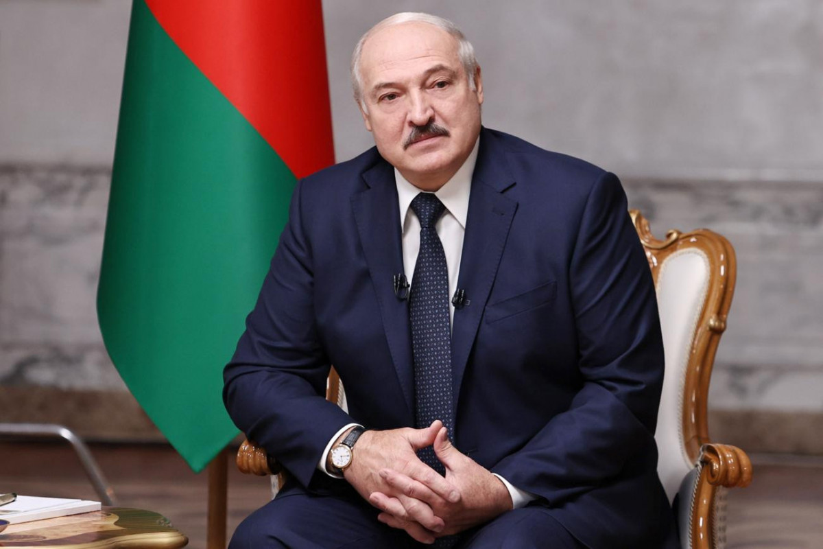 Lukaşenko sərhəd xidmətinə barmaq izi götürməyə icazə verən qanun imzalayıb