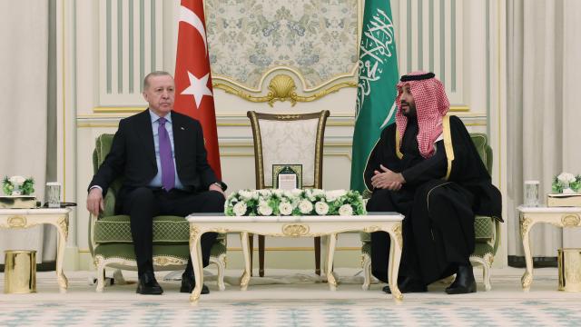 Ərdoğan Ər-Riyadda Məhəmməd bin Salman ilə görüşüb, dörd müqavilə imzalanıb