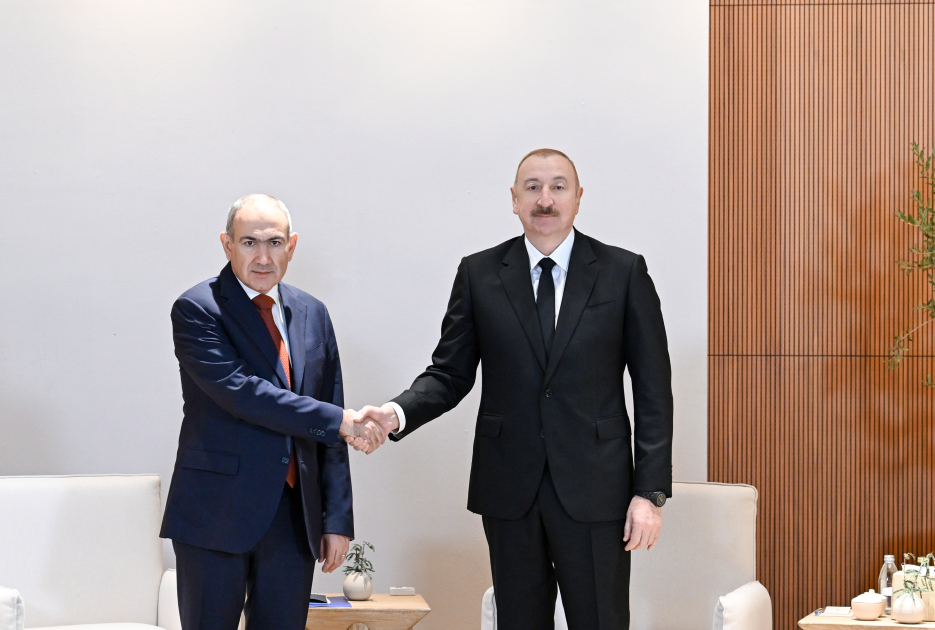 İlham Əliyev və Nikol Paşinyan arasında görüş keçirilib - YENİLƏNİB - 2