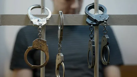 Bakıda 42 yaşlı kişiyə hədə-qorxu gələrək 25 min manat tələb edən şəxslər saxlanılıb - VİDEO