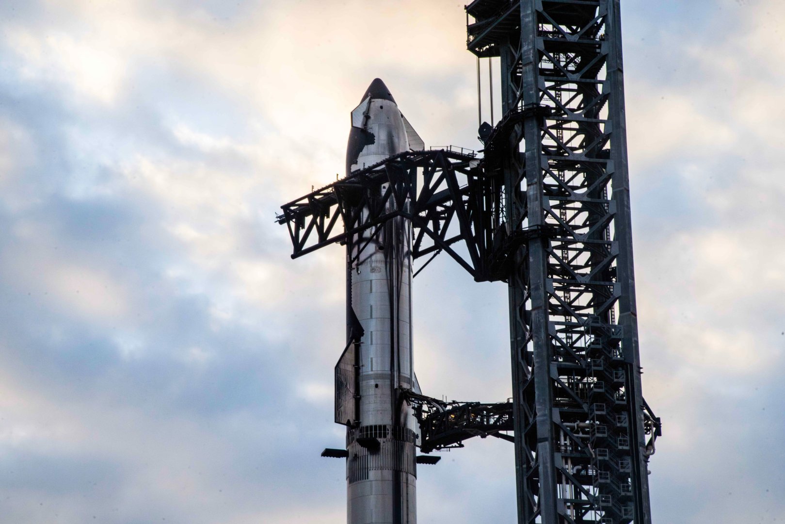 "SpaceX" şirkəti "Falcon 9" raketlərinin buraxılışını dayandırdı