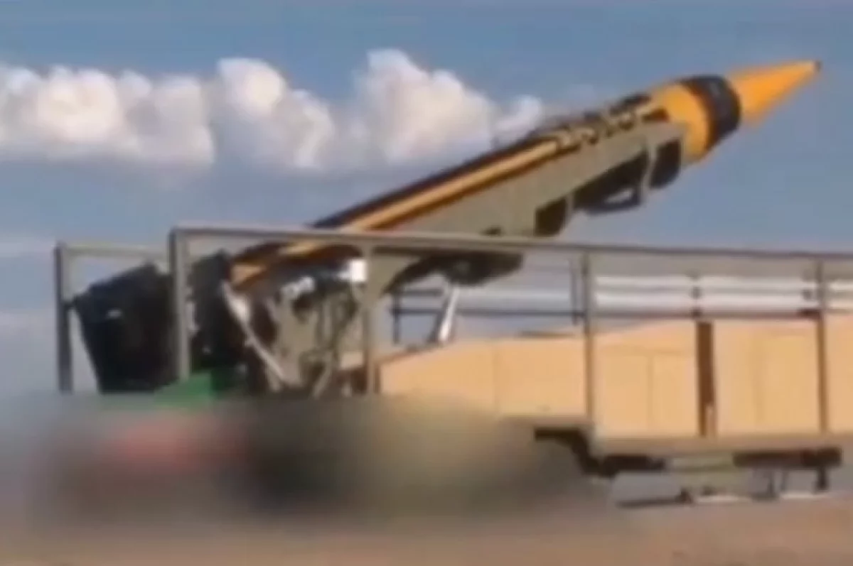 İran 2000 km mənzilli "Xorrəmşəhr 4" hipersəs raketini təqdim etdi