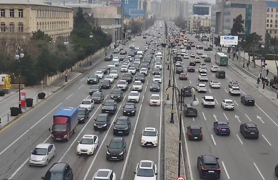 Bakıda 16 istiqamətdə tıxac müşahidə olunur - SİYAHI