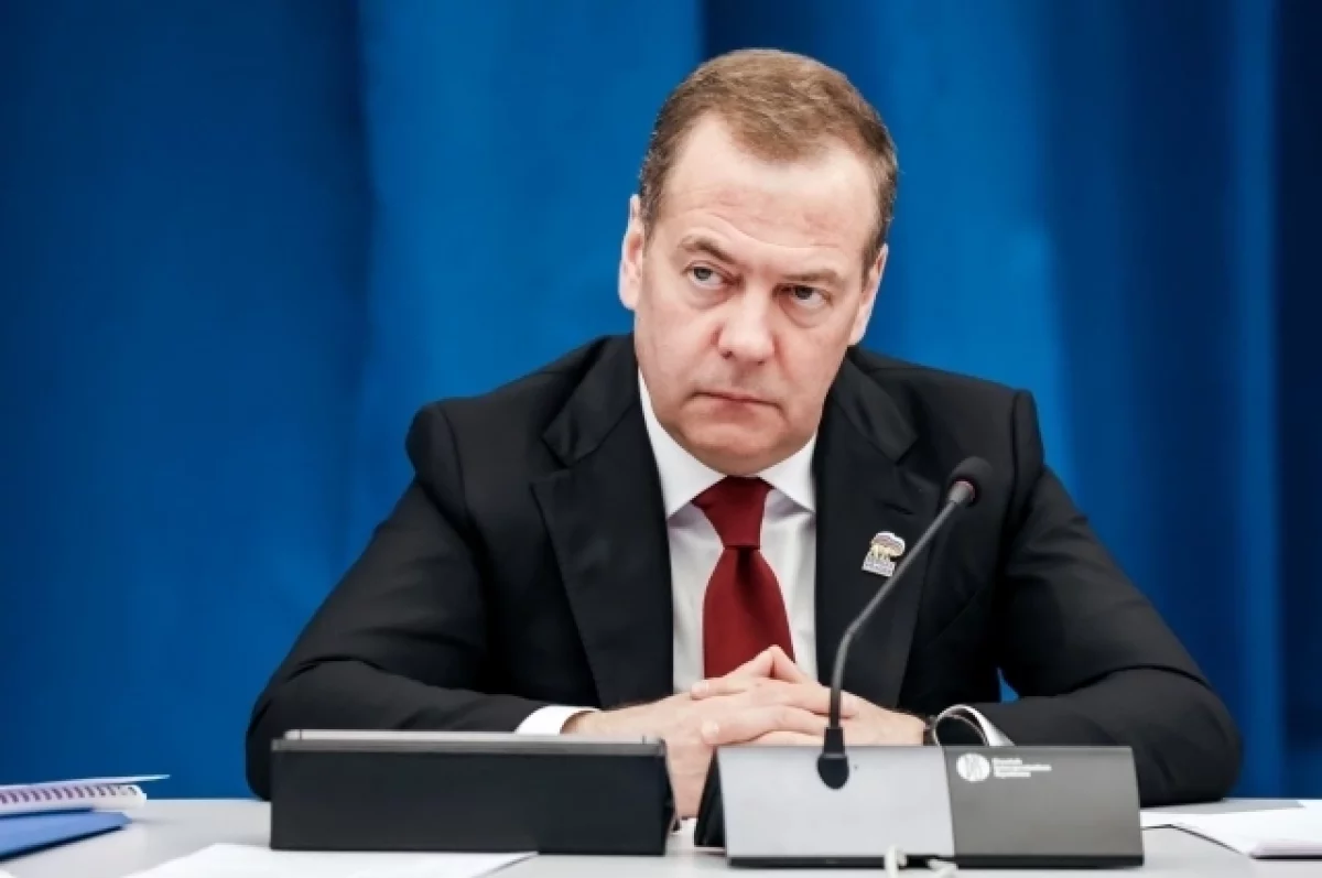 Medvedev: "Rusiyanın gələcəyi üçün Şimal-Şərq cəbhəsində qələbə vacibdir"