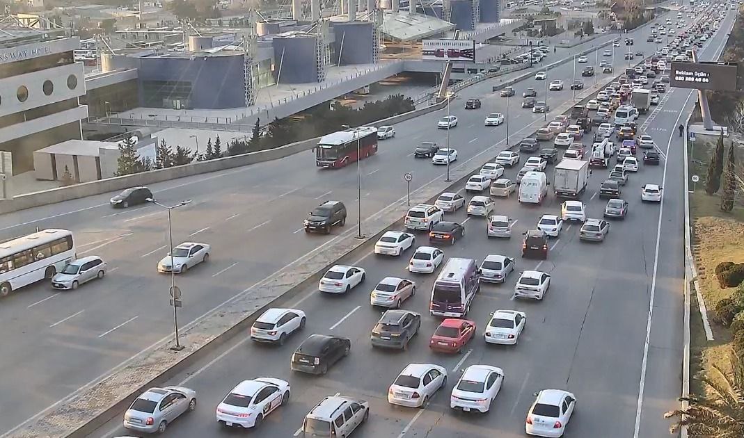 Bakıda sıxlıq olan yollar açıqlanıb - SİYAHI
