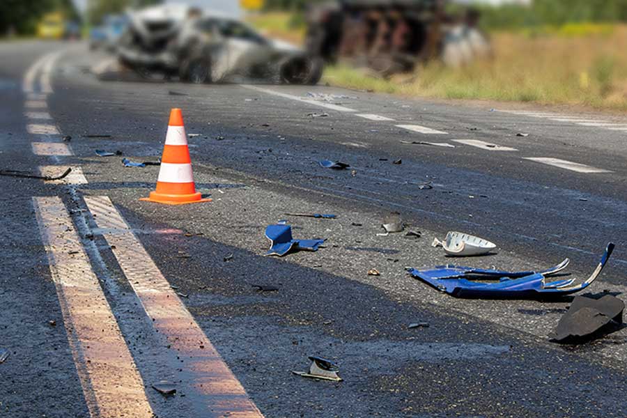 Bakıda bahalı qəza: Avtobus 2 lüks avtomobilin arasında qaldı - VİDEO