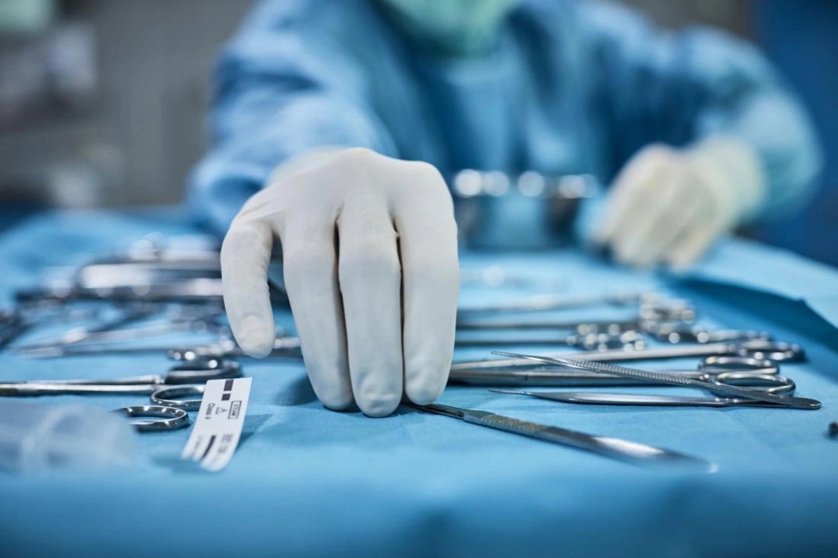 “MediHall Hospital”da 43 yaşlı qadın estetik əməliyyatdan sonra ölüb, araşdırma aparılır