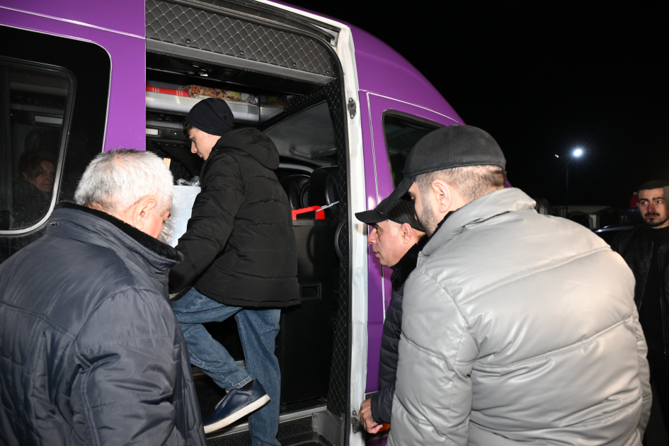 Növbəti köç karvanı Ağdam şəhərinə çatıb, mənzillərin açarları təqdim olunub - FOTO
