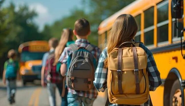 Azərbaycanda şagirdlərin avtobusla daşınmasına 4 milyona yaxın vəsait ayrıldı
