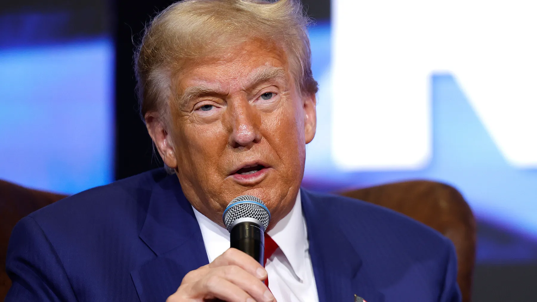 Donald Tramp qlobal idxal rüsumunu 15 faizə qaldırıb