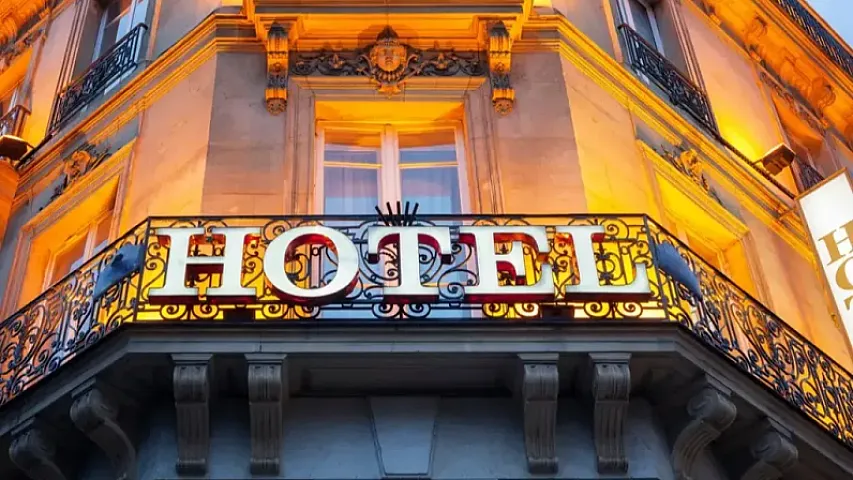 Paytaxt hotelləri hansı aylarda daha çox gəlir əldə edib?