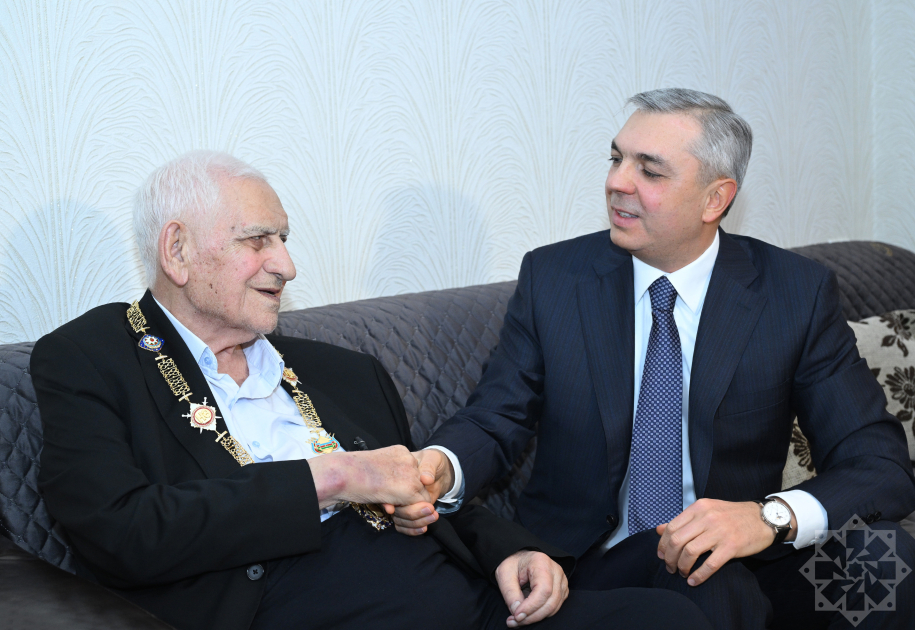 Xalq şairi Nəriman Həsənzadəyə “Heydər Əliyev” ordeni təqdim edilib - FOTO