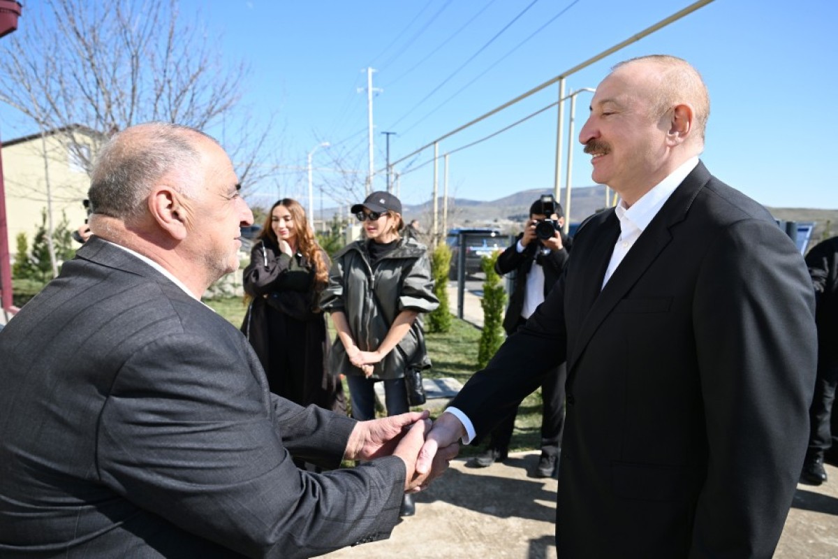 Prezident İlham Əliyev Xocavənd kəndində görülmüş işlərlə tanış olub - FOTO - YENİLƏNİB