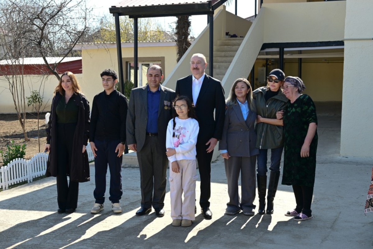 Prezident Xocavənd şəhərində görülmüş işlərlə tanış olub, sakinlərlə görüşüb - FOTO - YENİLƏNİB