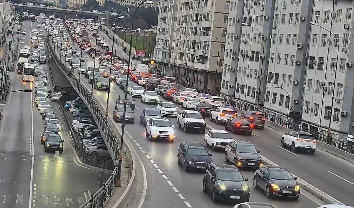 Bakıda hazırda 24 istiqamətdə sıxlıq var - SİYAHI