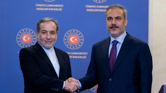 Türkiyə və İran XİN rəhbərləri bölgədəki gərginliyi müzakirə ediblər