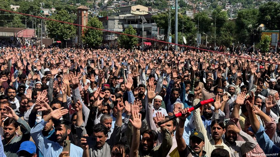 Pakistanda baş verən toqquşmalarda ən azı 23 etirazçı həlak olub