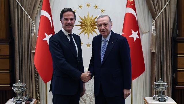 Ərdoğan Rutte ilə regiondakı gərginliyi müzakirə etdi