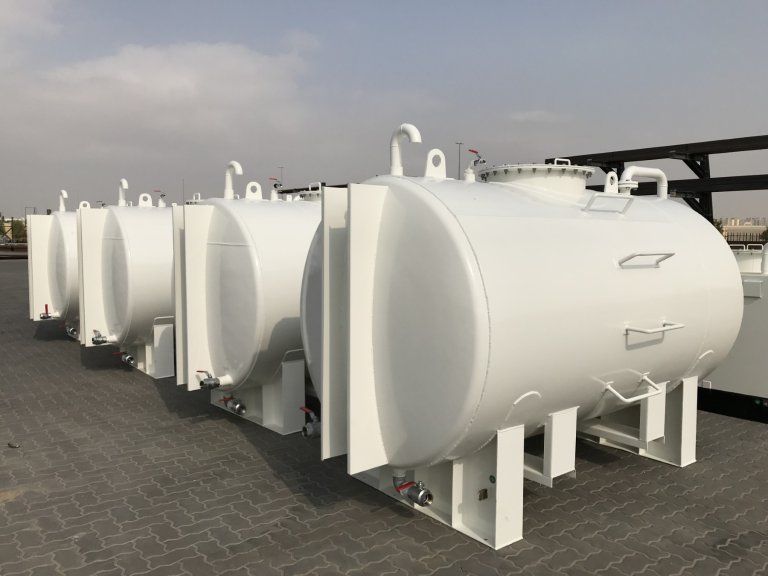 Oman limanında yanacaq çənlərinə dronlar hücum edib