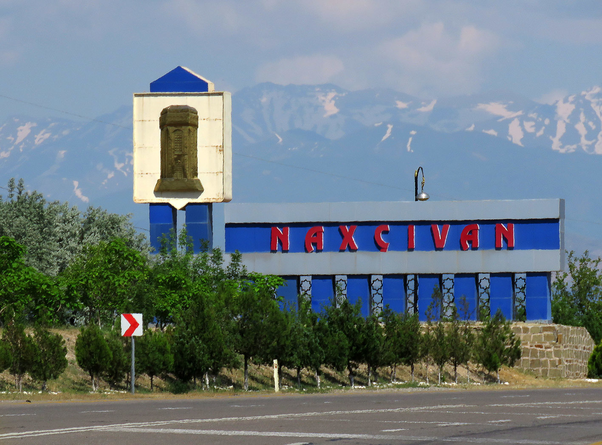 Naxçıvan aeroportunun yaxınlığında yerləşən məktəblərdə müəllimlər və şagirdlər təxliyə edilib