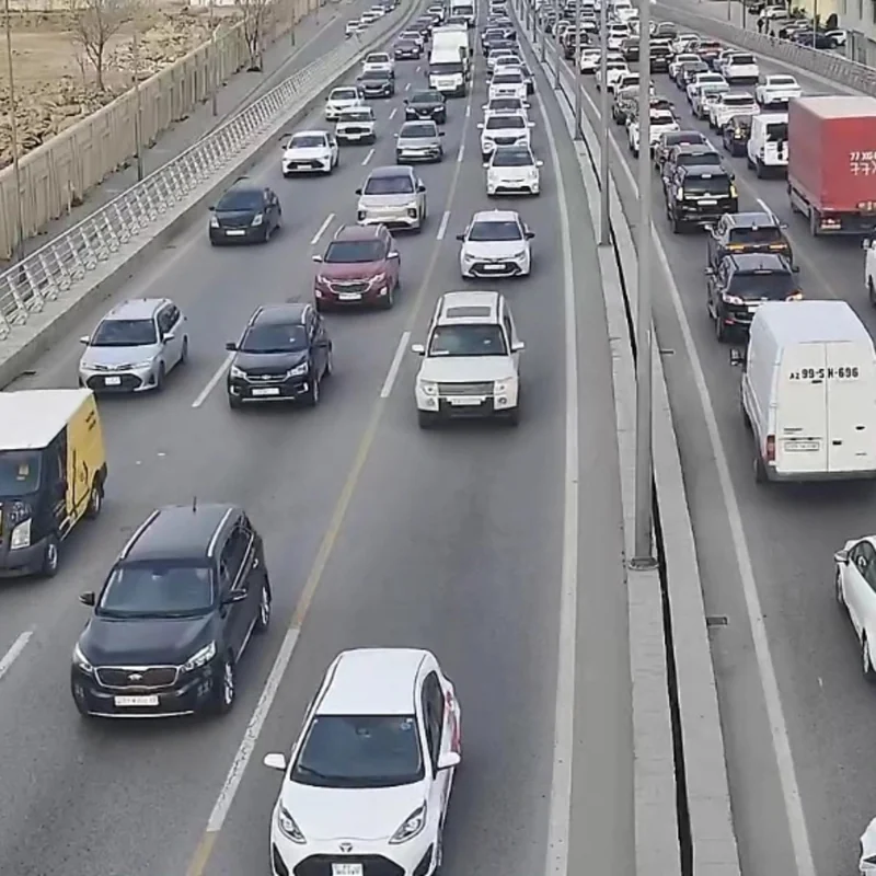 Bakıda 20 istiqamətdə nəqliyyatın sıxlığı müşahidə edilir - SİYAHI